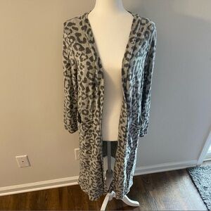 Beautiful animal print duster cardigan with pockets, EUC Size M